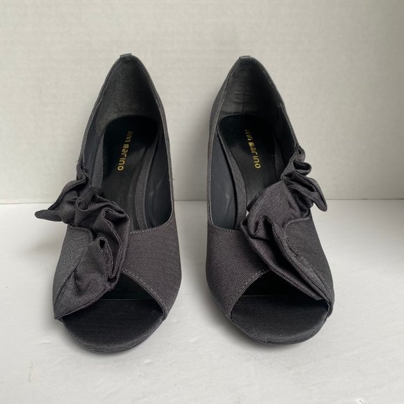 Ann Marino Grey Ruffle Heels In Size 9M - Picture 5 of 6